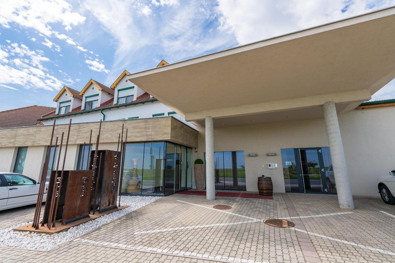 Hotel Nationalpark Illmitz Exterior photo